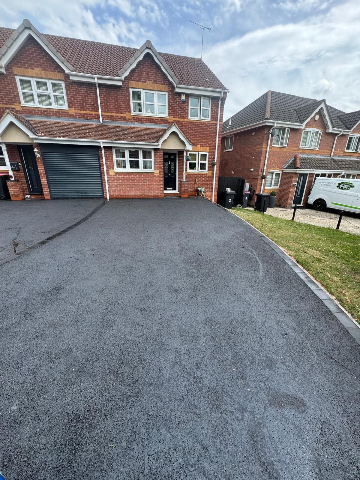 Tarmac driveway resurfacing project in Warwickshire